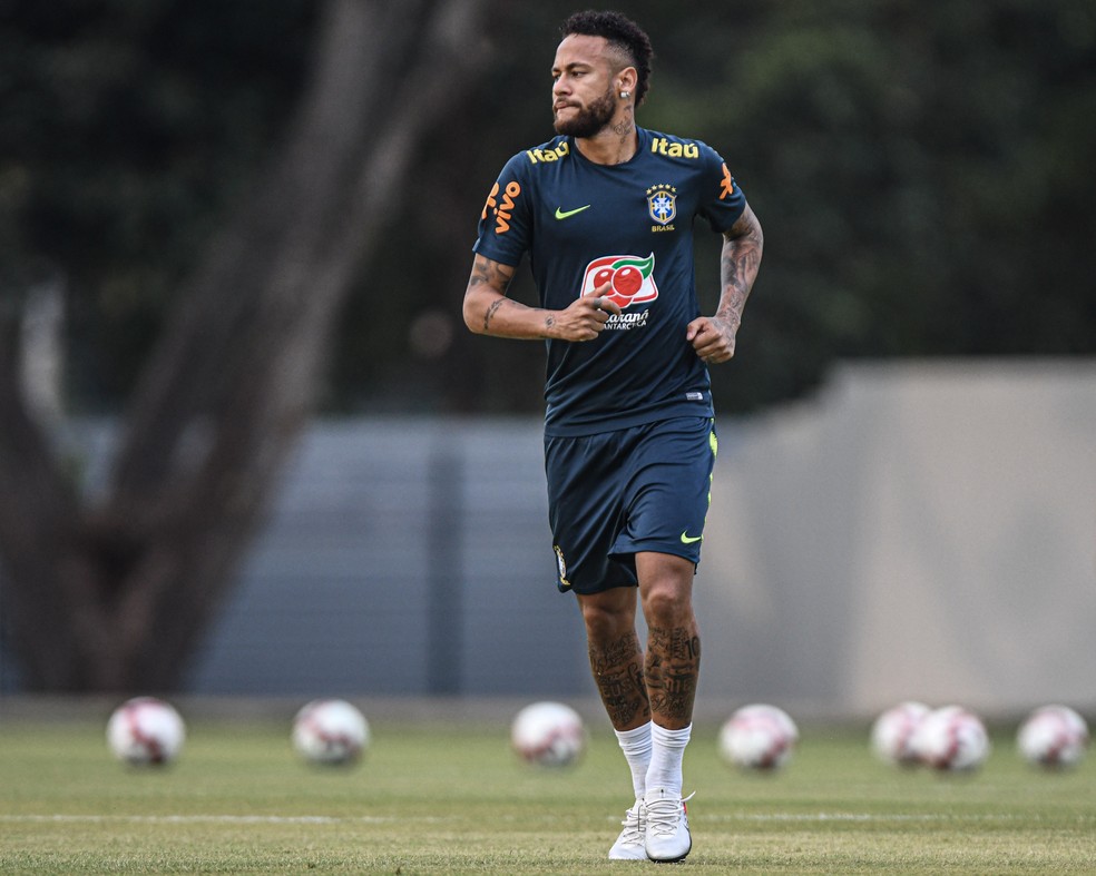 Neymar no treino da seleção brasileira em Singapura — Foto: Pedro Martins / MoWA Press