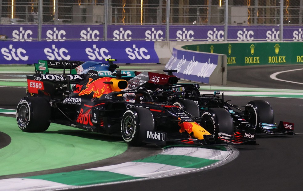 Max Verstappen Lewis Hamilton GP da Arábia Saudita F1 — Foto: Reuters
