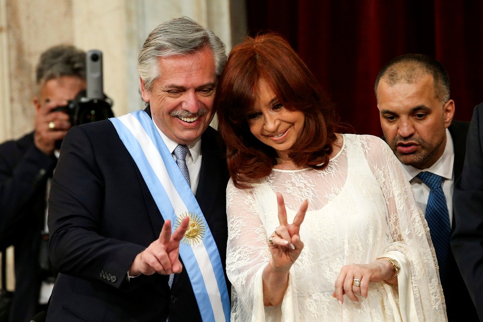 Alberto Fernández e Cristina Kirchner depois de assumirem como presidente e vice da Argentina, em 10 de dezembro de 2019 — Foto: Agustin Marcarian/Reuters