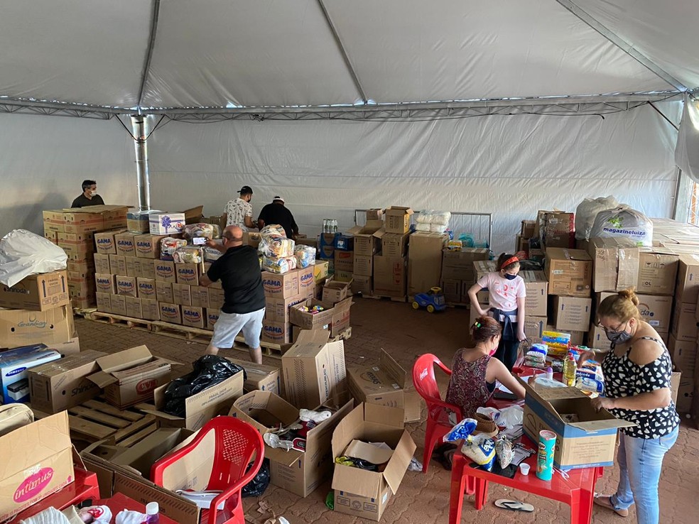 'Drive-thru Solid&aacute;rio' arrecada toneladas de doa&ccedil;&otilde;es para entidades da Festa Julina de Sorocaba &mdash; Foto: Divulga&ccedil;&atilde;o