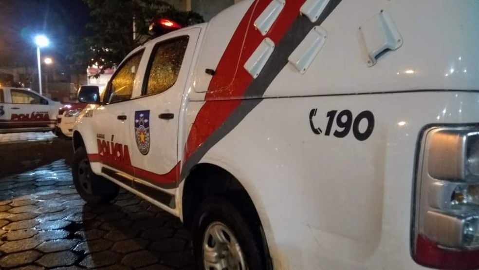 Polícia Militar foi acionada para a ocorrência onde o suspeito foi preso — Foto: Matheus Tenório/G1
