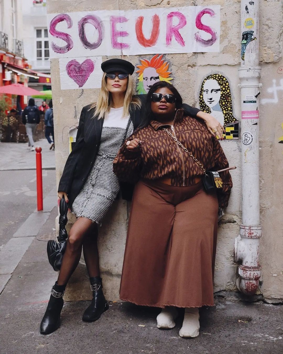 Na Semana de Moda de Paris, Vitória Strada posa com Jojo Todynho e Marcella Rica comenta: "Amoooo" (Foto: Reprodução/Instagram)