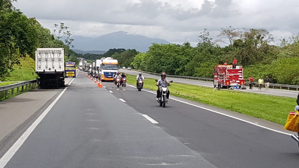 Rodovia Régis Bittencourt, em Jacupiranga, após incêndio em carreta — Foto: Arteris