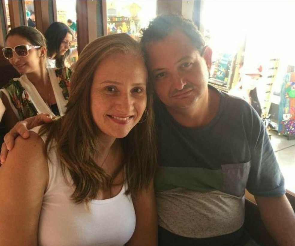 Arlete era casada com o m&eacute;dico h&aacute; 14 anos e juntos eles tiveram duas filhas &mdash; Foto: Arlete Alves da Silva Pinheiro/ Arquivo Pessoal