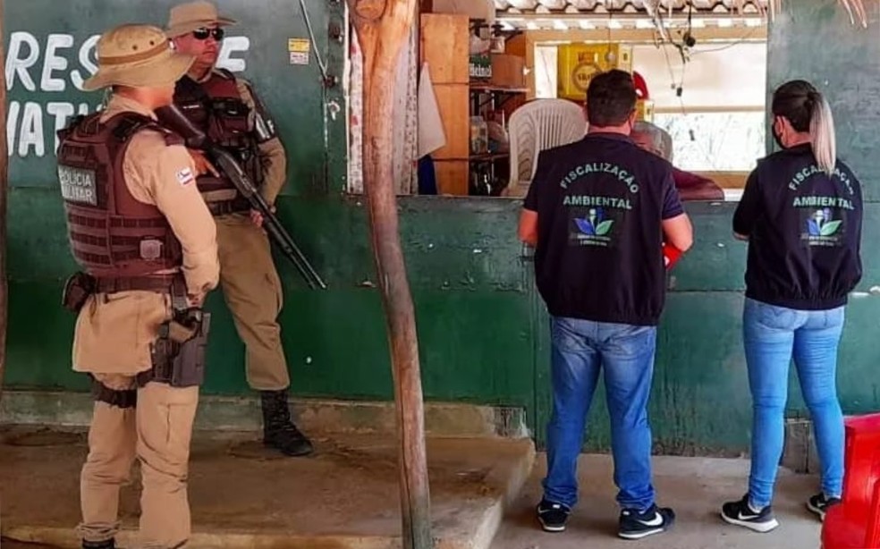 Estabelecimentos são vistoriados em operação de combate à poluição sonora em Santa Rita de Cássia — Foto: Divulgação/SSP