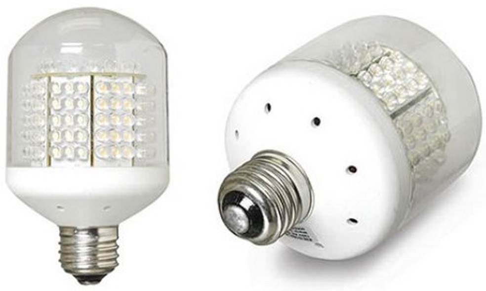 Лампа сильно греется. Лампочки светодиодные в обычный патрон. Большие светодиоды. Светодиодная лампа состоит из множества маленьких. Use led Bulb.