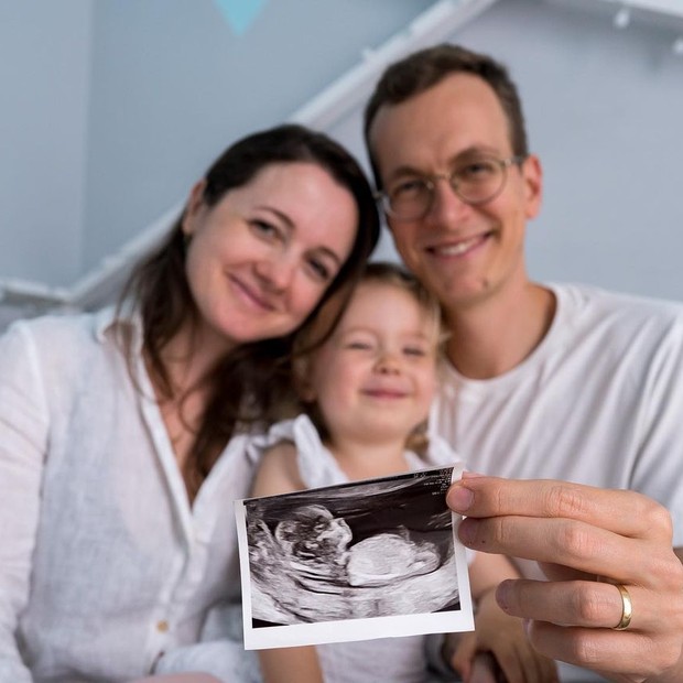 Pais de Alice, Morgana Secco e Luiz Schiller anunciam quem terão mais uma filha (Foto: Reprodução/Instagram)