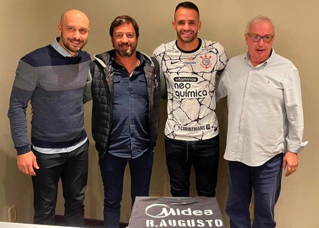 Análise: Rento Augusto da inteligência ao meio do Corinthians e Giuliano pode contribuir  