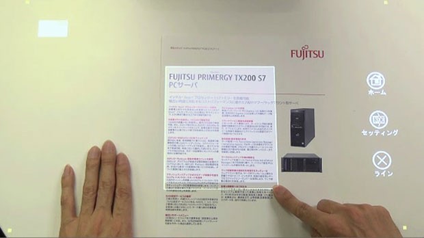 Dispositivo da Fujitsu projeta imagens da mesa e permite escanear documentos selecionando trechos com os dedos (Foto: Divulgação/Fujitsu)