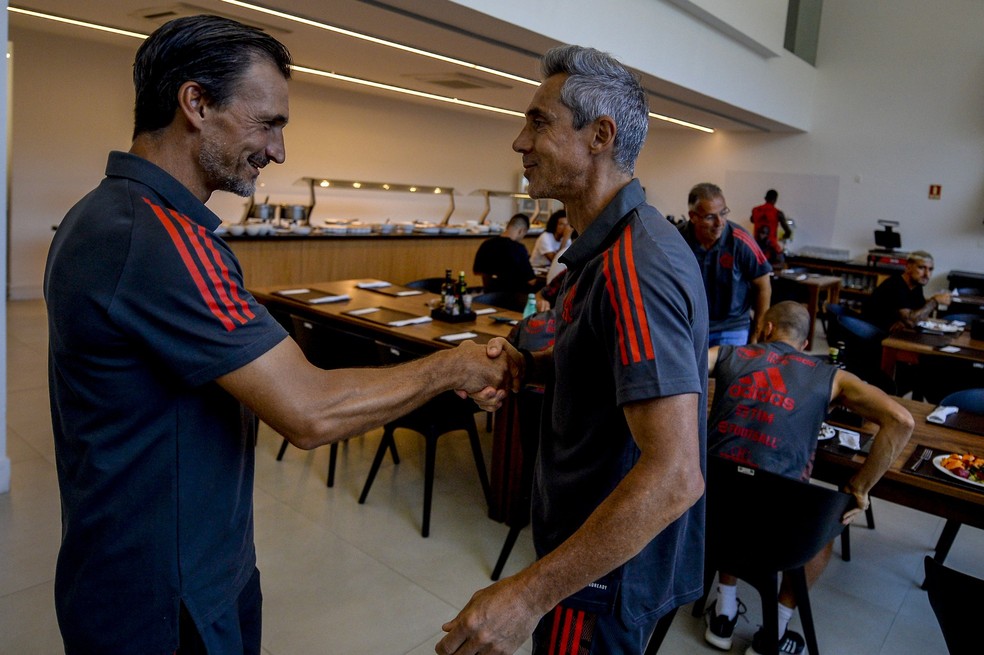 Luis Andrade e Paulo Sousa no Ninho do Urubu — Foto: Marcelo Cortes/Flamengo