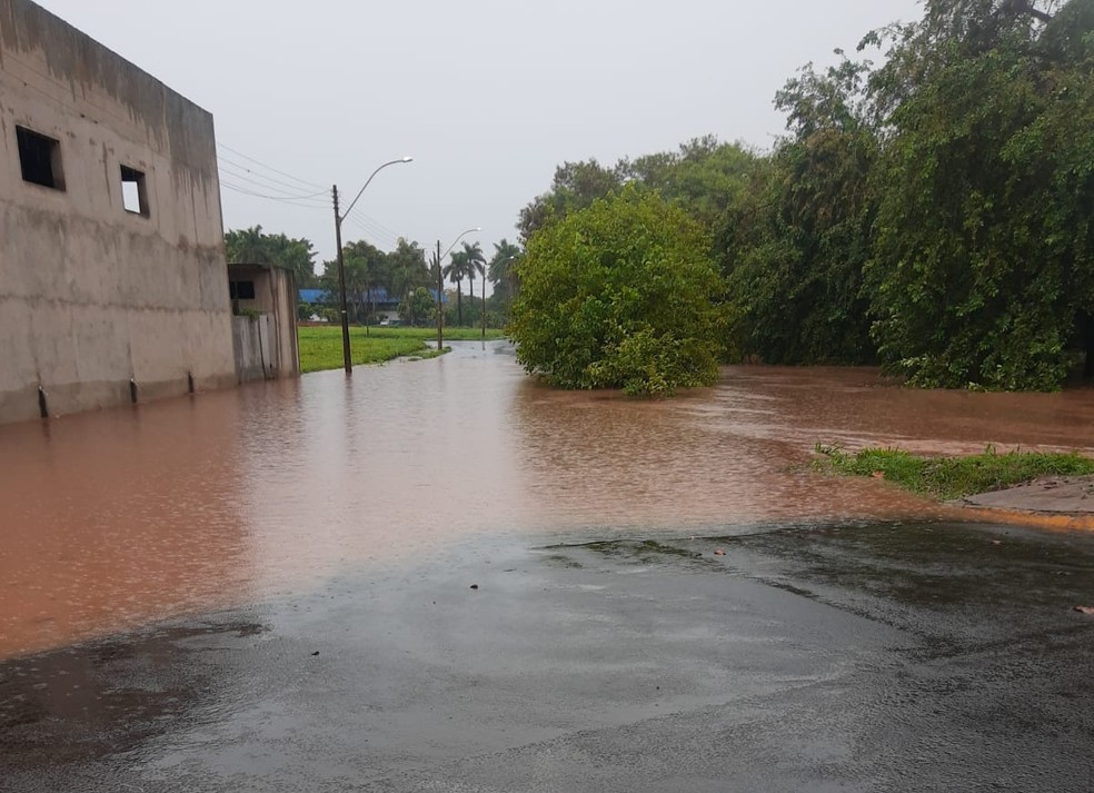 Chuva atingiu volume de 110 milímetros em 40 minutos — Foto: Corpo de Bombeiros/Divulgação