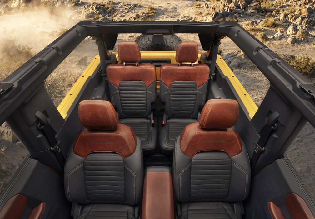 Ford Bronco tem teto com paineis removíveis — Foto: Divulgação