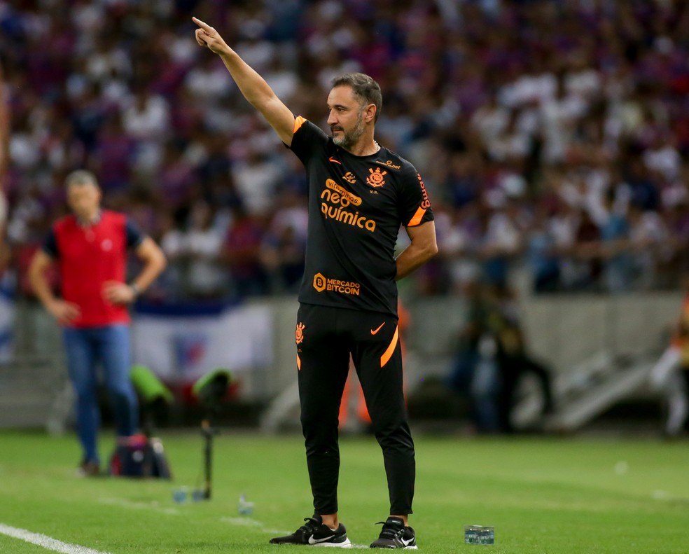 Vítor Pereira utilizou 42 jogadores durante 6 meses de Corinthians! Confira a lista
