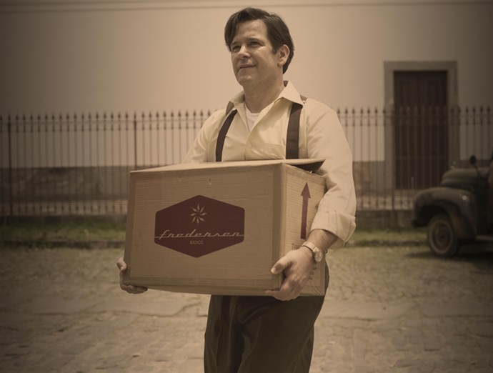 Murilo Benício é Saulo Ribeiro, um vendedor de aparelhos de rádio que acredita no poder da televisão. (Foto: Globo/Estevam Avellar)