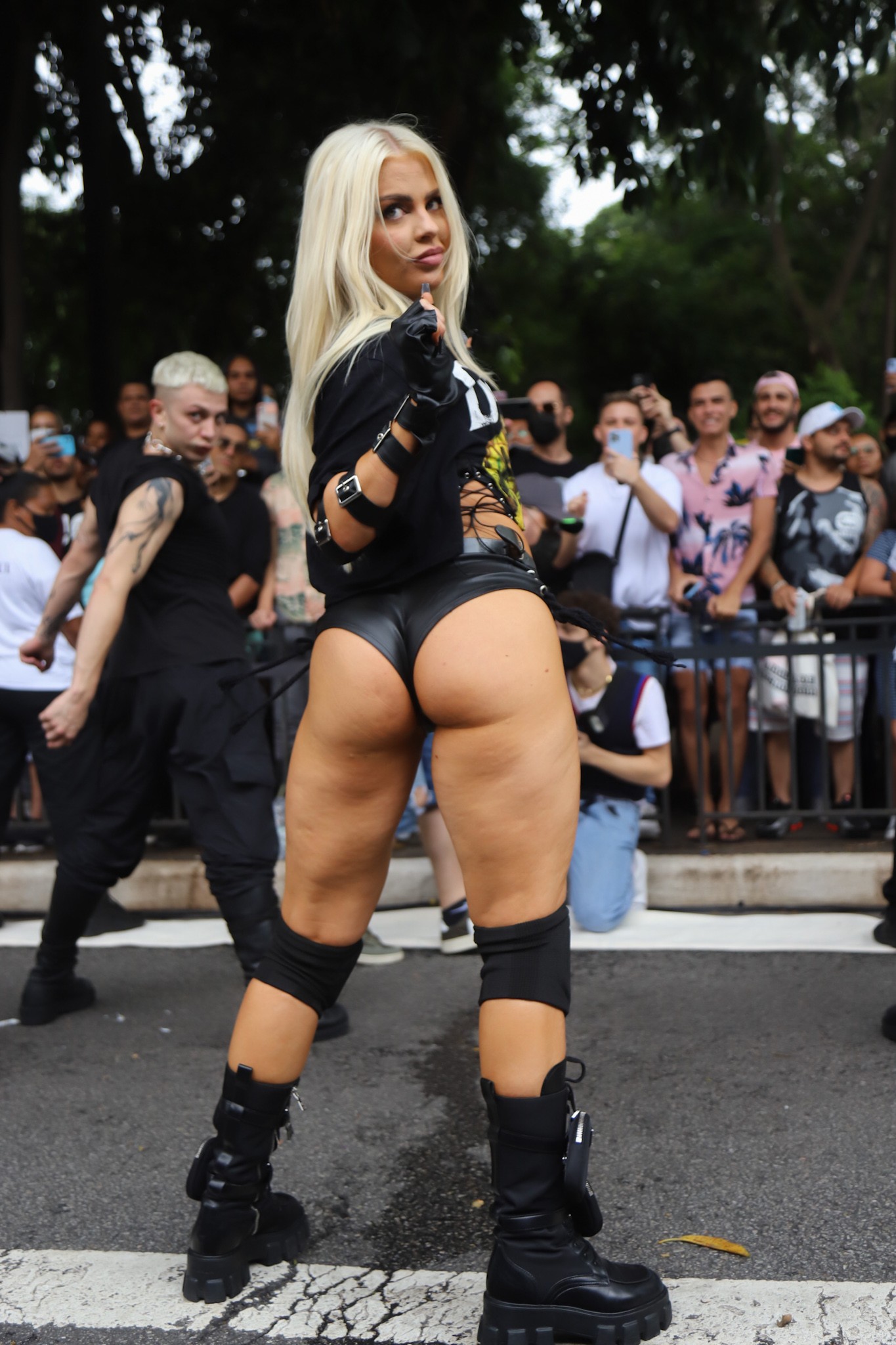 Luísa Sonza faz show surpresa na Avenida Paulista em São Paulo (Foto: Patrícia Devoraes/Brazil News)