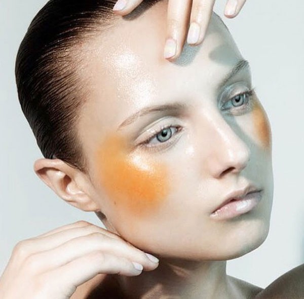 Blush amarelo no make criado pela makeup artista Lottie S (Foto: Reprodução Instagram)