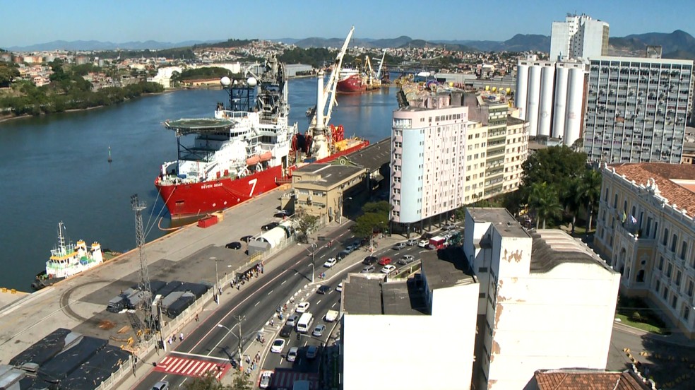 Os navios chegando no Porto compõem uma beleza que encanta os moradores — Foto: Reprodução TV Gazeta
