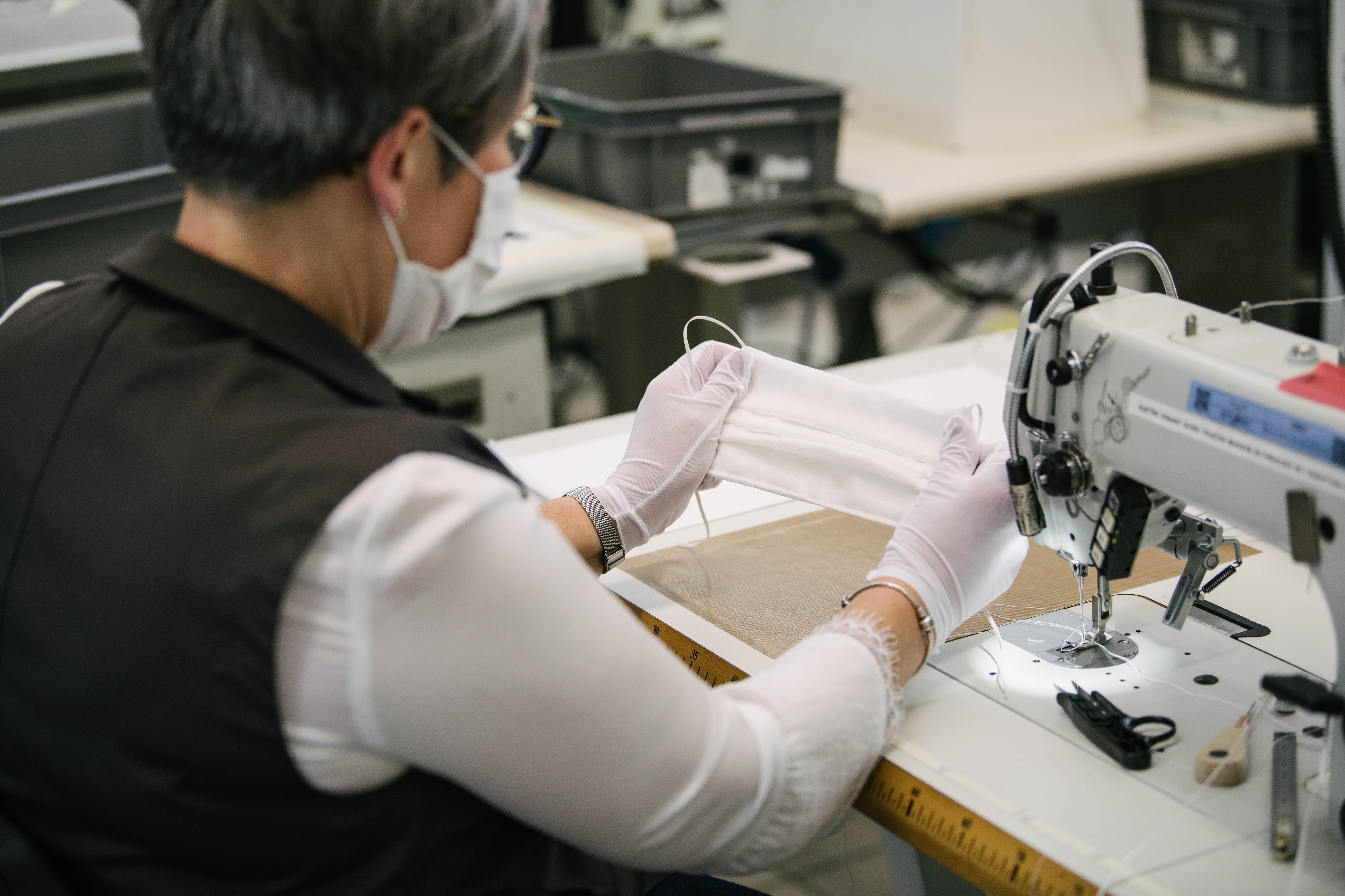 Louis Vuitton reabre fábricas na França para a produção de máscaras faciais (Foto: Divulgação)