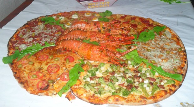 Pizza pode ter vários tipos de recheios, entre eles, lagosta (Foto: Divulgacão)