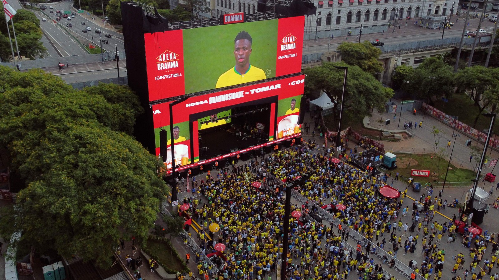 FIFA Fan Festival no Vale do Anhangabau, São Paulo — Foto: Miguel Schincariol / AFP