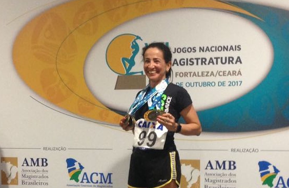 Na 8ª edição dos Jogos da Magistratura, em Fortaleza (CE), Rosinete foi a Única representante do Acre e conquistou ouro nos 1500m, no revezamento 4 x 100m, e nos 800m e ficou com o bronze nos 400m (Foto: Arquivo pessoal)