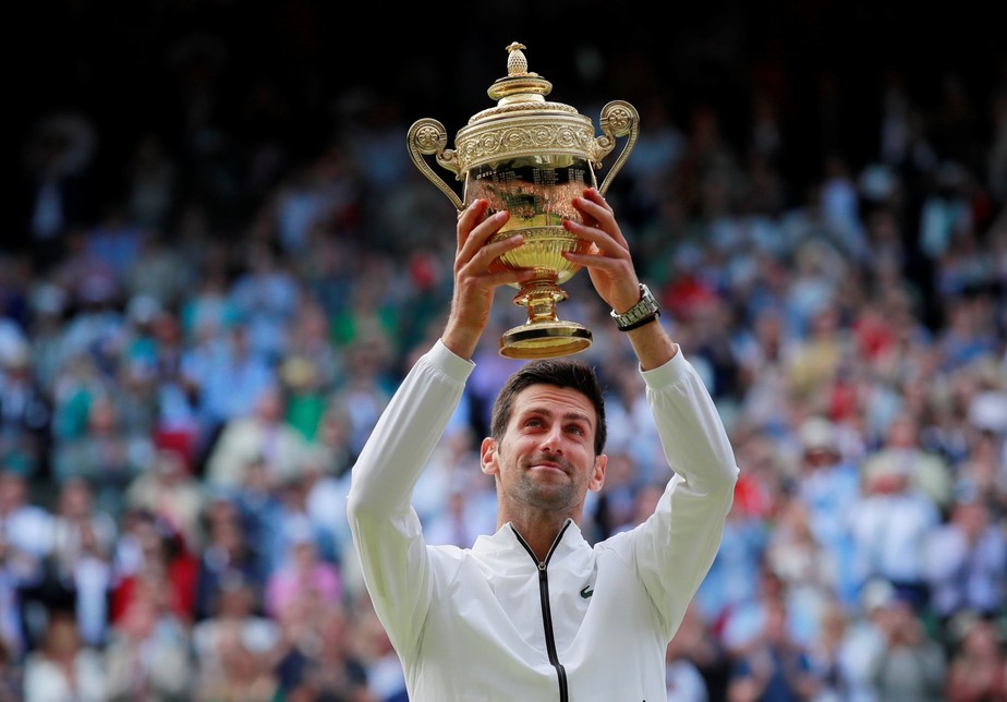 Djokovic salva match points, supera Federer em final Ã©pica e fatura o penta em Wimbledon