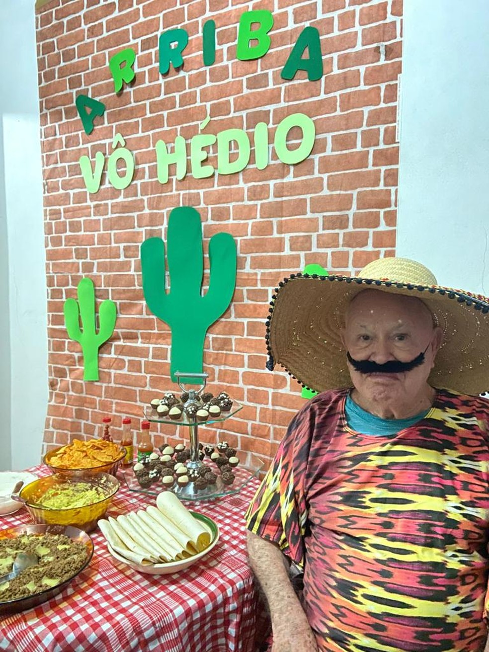 Hédio durante festa temática mexicana — Foto: Ana Cristina Nunes Souza/Arquivo pessoal