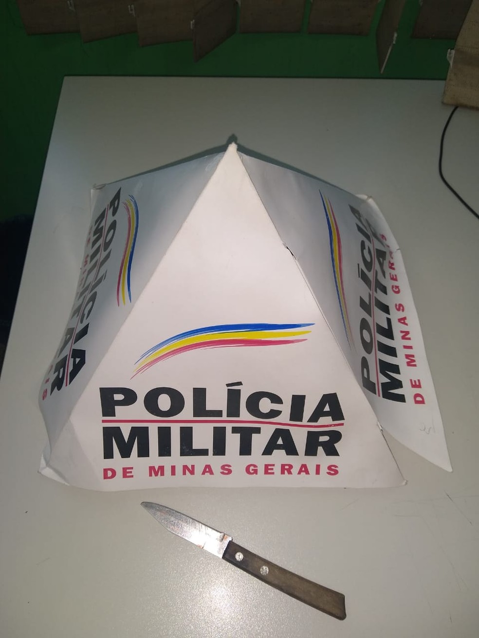 Faca usada no crime foi apreendida pela PM de Ribeirão das Neves — Foto: Polícia Militar