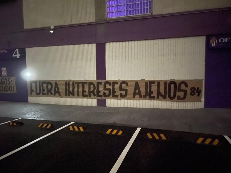 Ronaldo Fenômeno é alvo de protestos por parte da torcida do Valladolid — Foto: Reprodução / Twitter