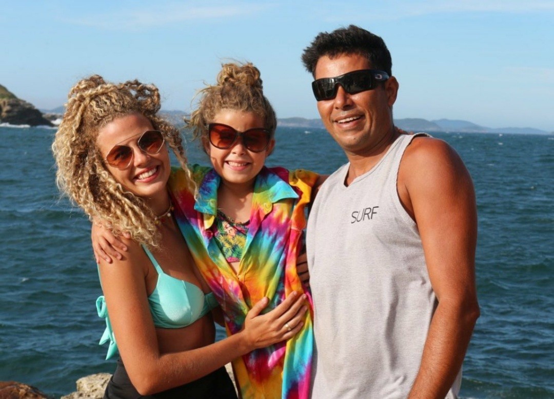 Debby Lagranha com a família  (Foto: Reprodução / Instagram )