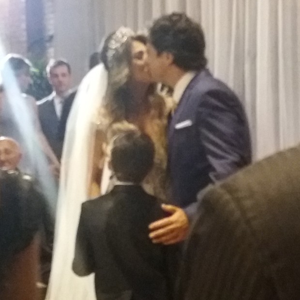 Fabiana Teixeira se casa com Alessandra Toniello (Foto: QUEM)
