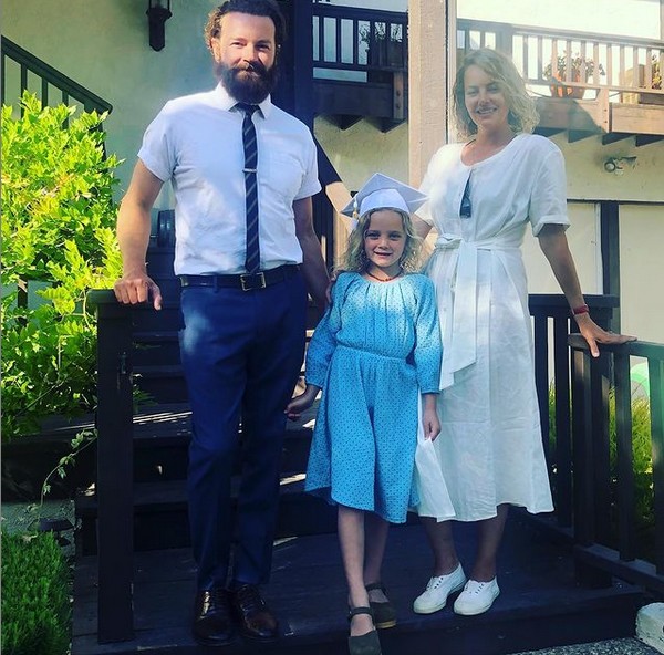 O ator Danny Masterson com a esposa e a filha (Foto: Instagram)