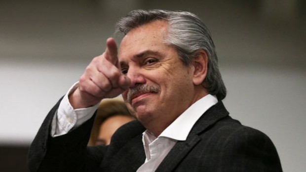 Criticado por Bolsonaro, o peronista Alberto Fernandez está na dianteira da disputa presidencial da Argentina (Foto: AUGUSTIN MARCARIAN/REUTERS, via BBC News Brasil)