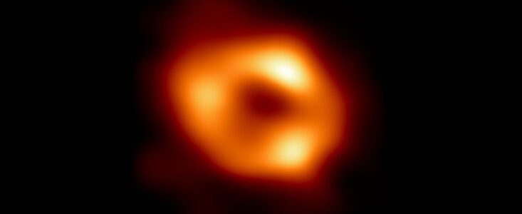 Primeira imagem de Sgr A*, o buraco negro supermassivo no centro da nossa galáxia (Foto: Colaboração EHT)