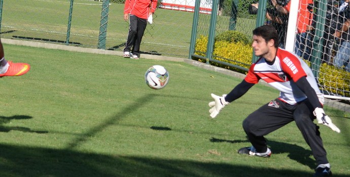 Luis Fabiano treino com bola (Foto: Divulgação/saopaulofc.net)