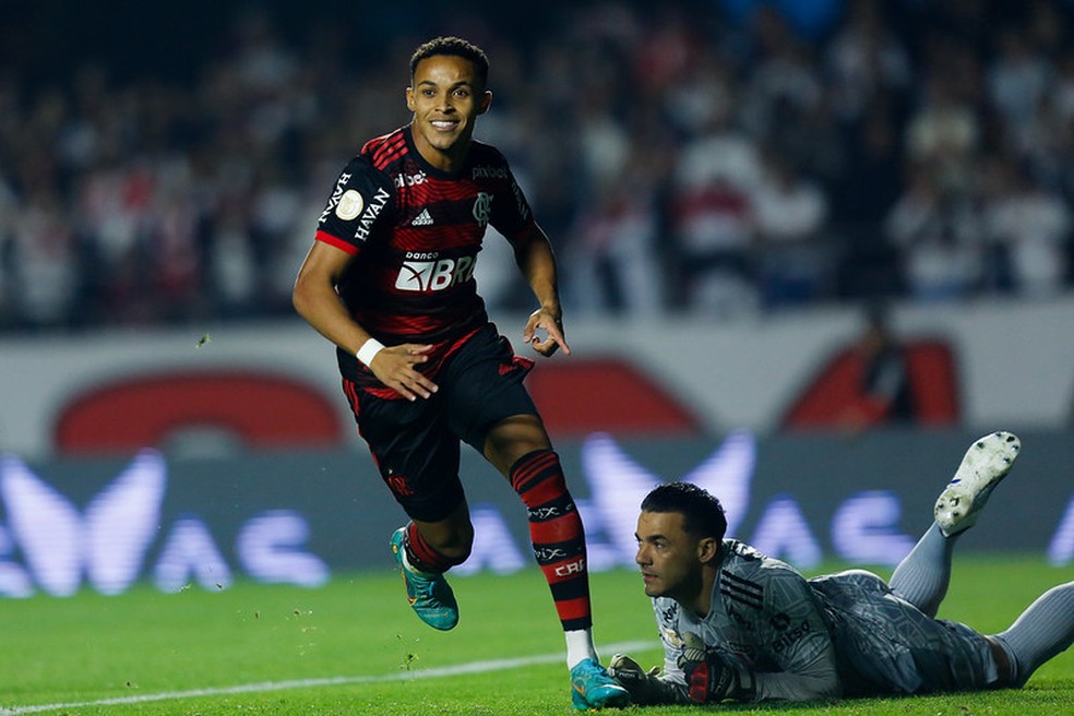 Lázaro comemora após marcar o primeiro gol do Flamengo em Felipe Alves — Foto: Divulgação: Gilvan de Souza/Flamengo