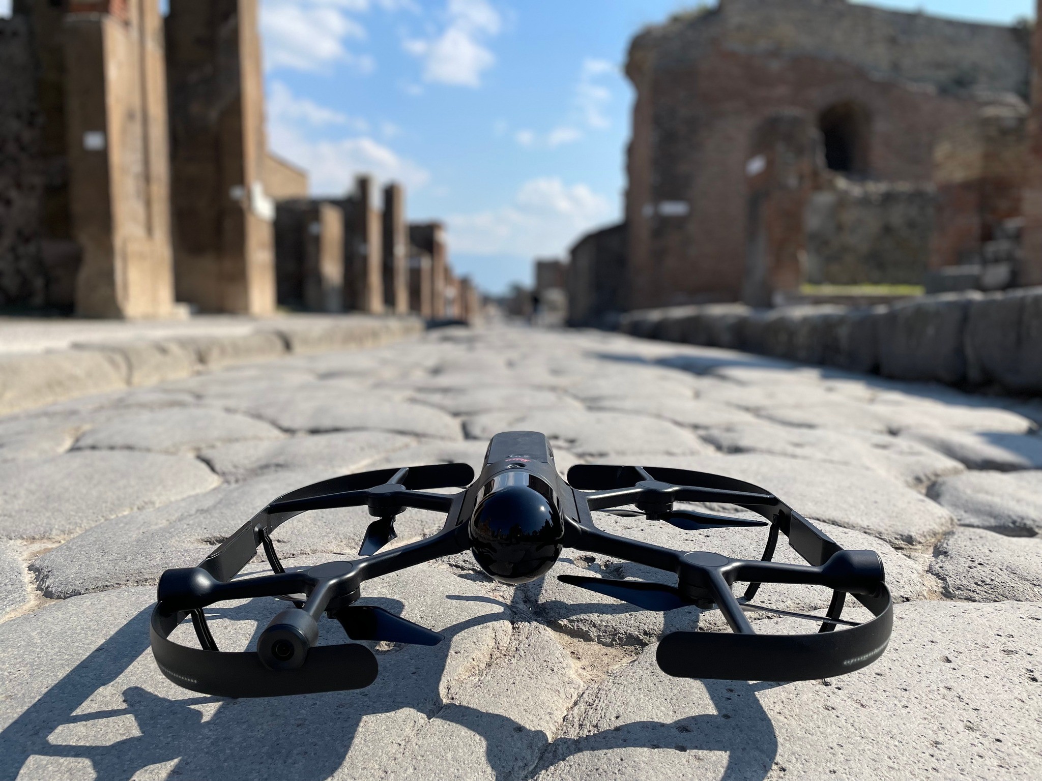 Drone utilizado para monitorar o Parque Arqueológico de Pompeia  (Foto: Pompeii - Parco Archeologico/Reprodução/Facebook)