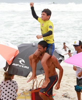 Caio Costa surfista Maresias (Foto: Basílio Ruy/Divulgação)