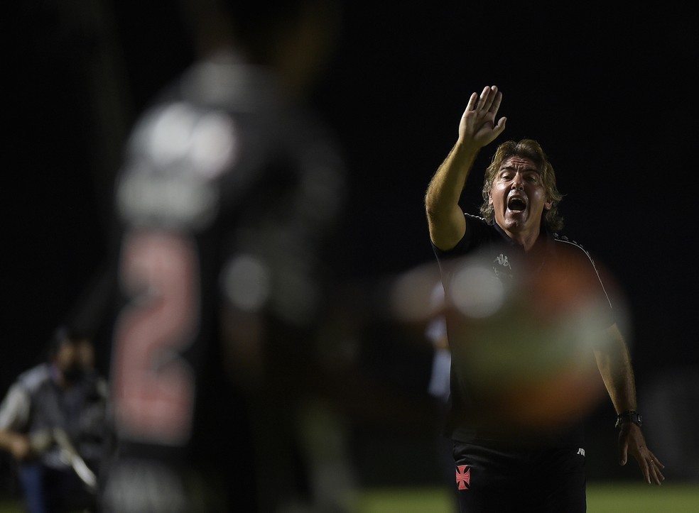 Portugu�s ainda n�o conseguiu dar padr�o de jogo ao Vasco � Foto: Staff Images / Conmebol
