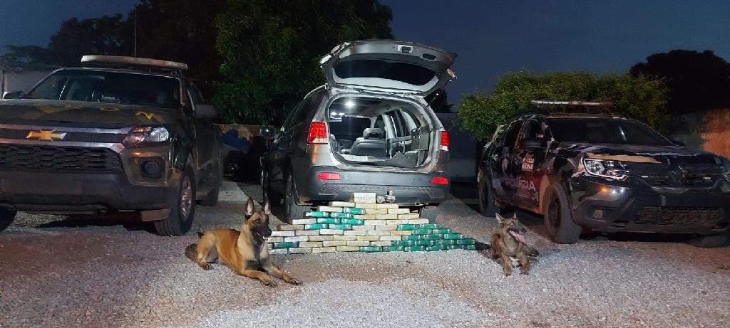Polícia Militar prende homem com 67 kg de cocaína escondidos no carro em MT