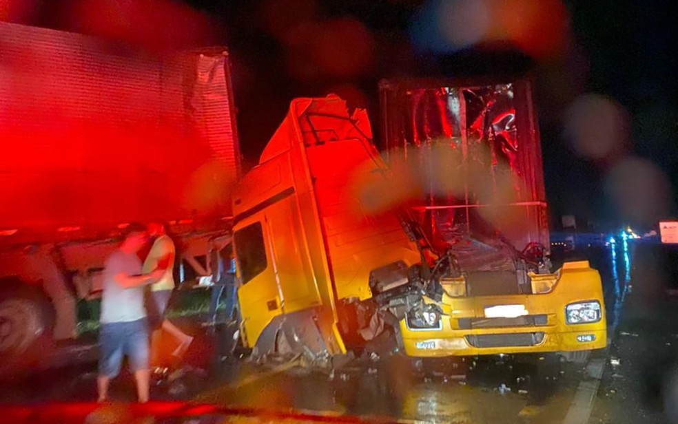 Cabine de carreta se solta durante acidente em rodovia no sudoeste da BA — Foto: Divulgação/PRF