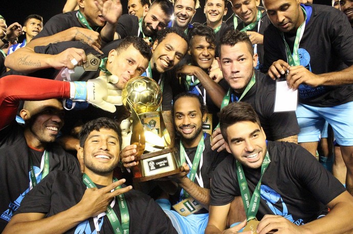 Jogadores comemoram o título inédito da Copa Verde (Foto: Fernando Torres / Ascom Paysandu)