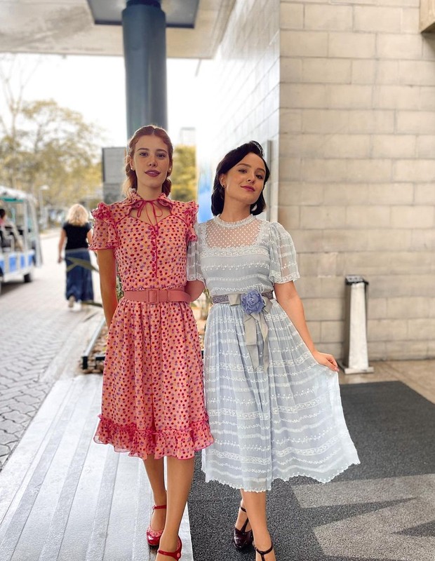 Caroline Dallarosa e Larissa Manoela (Foto: Reprodução/Instagram )