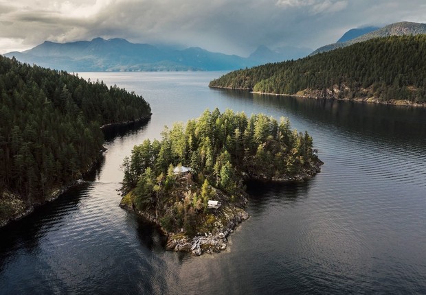 Ilha particular em Sunshine Coast, no Canadá (Foto: Reprodução/Airbnb)