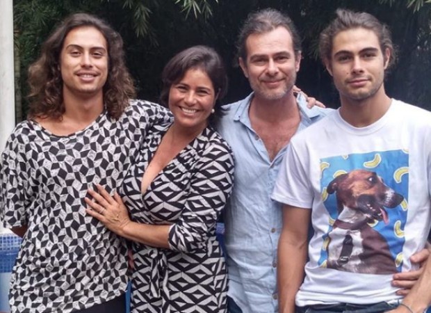 Valeria Alencar e João Vitti com os filhos Francisco e Rafael (Foto: Reprodução Instagram)