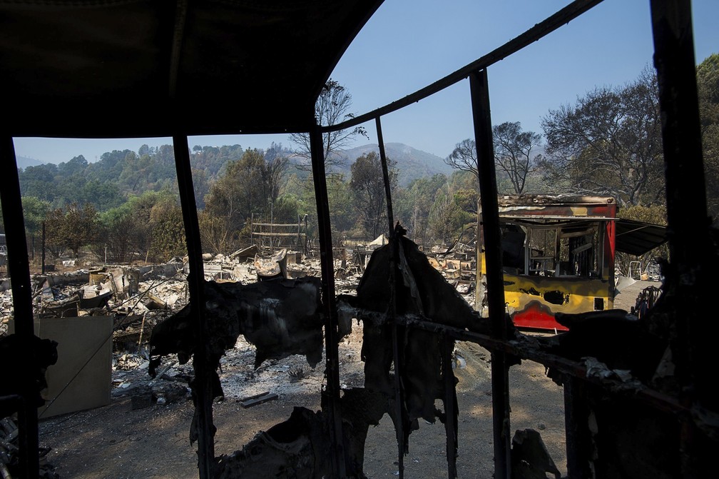 IncÃªndio na CalifÃ³rnia destruiu casas e veÃ­culos (Foto: Paul Kitagaki Jr./The Sacramento Bee via AP)