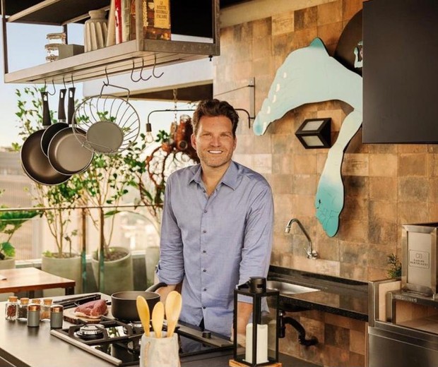 Carlos Bertolazzi é chef de cozinha e apresentador de TV (Foto: Reprodução/Instagram)
