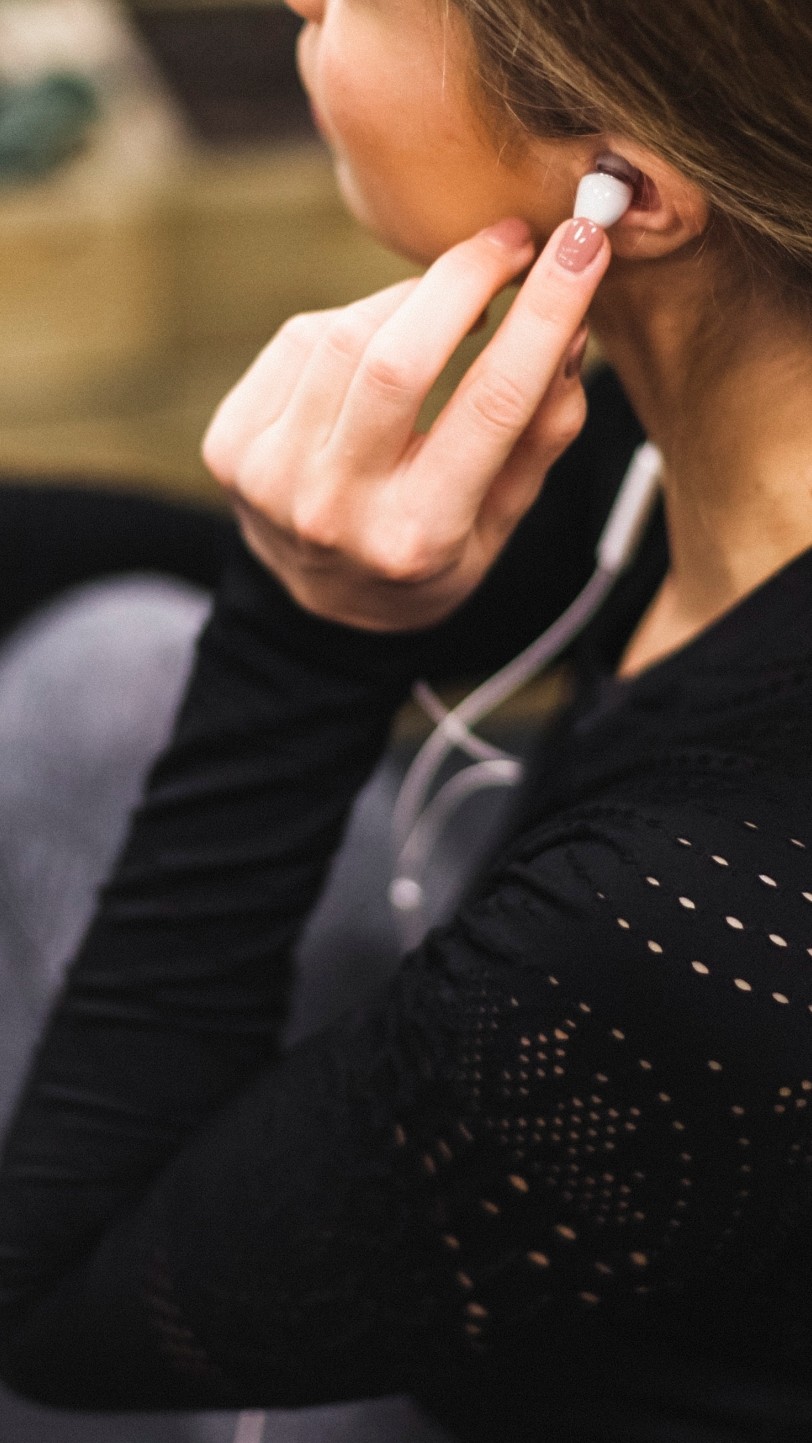 6 fones de ouvido sem fio baratinhos que cabem em qualquer orçamento