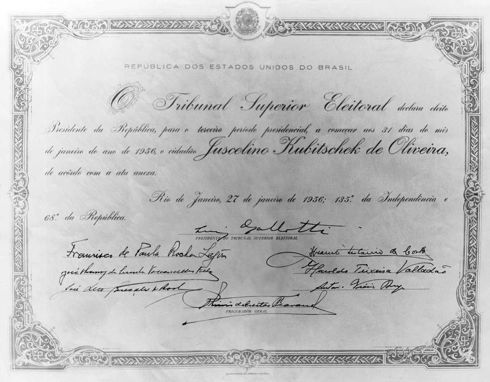 O diploma do presidente Juscelino Kubitschek, na década de 1950 — Foto: Biblioteca Digital/TSE