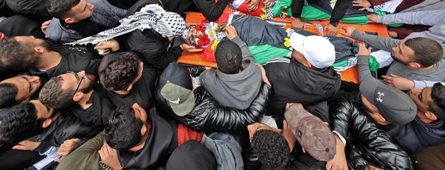 Três palestinos foram mortos por tropas israelenses na Cisjordânia nesta terça-feira (29) — Foto: JAAFAR ASHTIYEH/AFP
